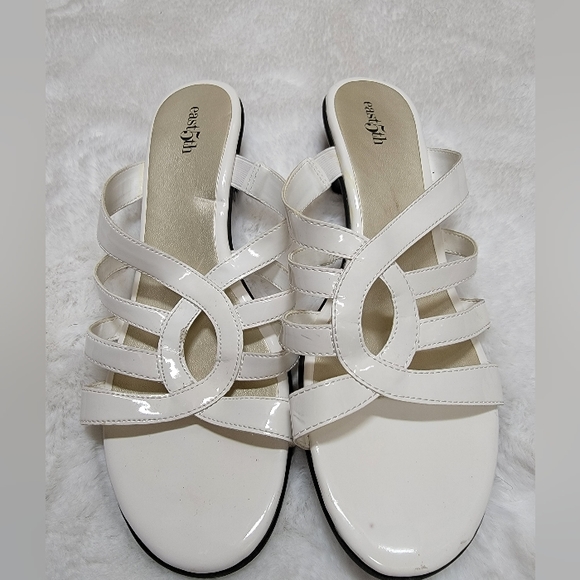 White sandals - Picture 1 of 4